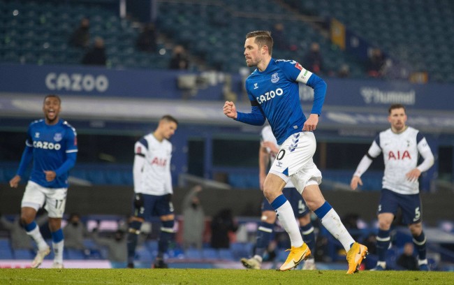 进行打砸行 进行打砸行